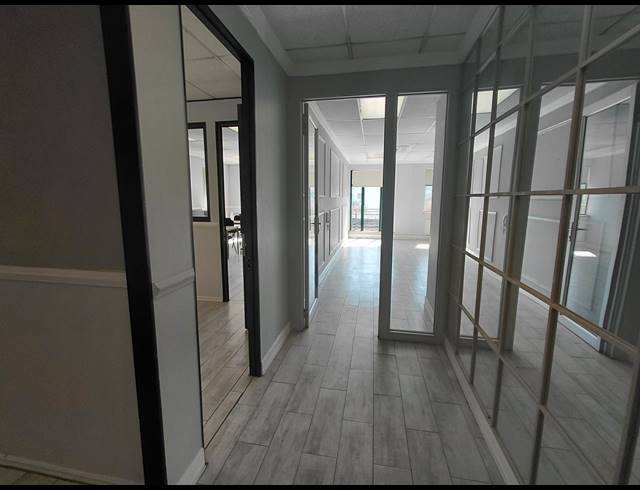 122M² OFFICE TO LET IN LYME PARK